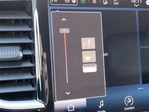 Certified 2022 Chrysler Pacifica Touring-L image 8