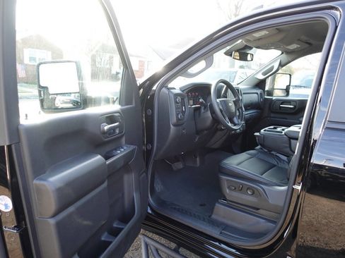 Used 2025 Chevrolet Silverado 2500 Custom w/ Custom Value Package image 11