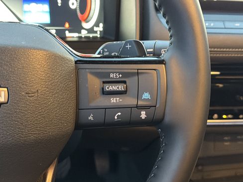 Used 2025 Nissan Rogue SL image 27