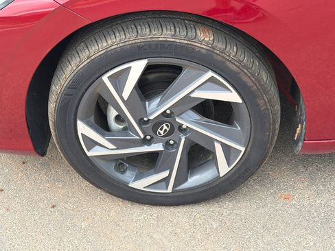 Certified 2025 Hyundai Elantra Sport FWD image 9