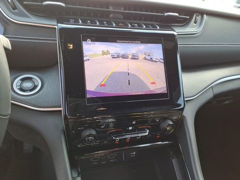 Used 2023 Jeep Grand Cherokee Altitude image 26