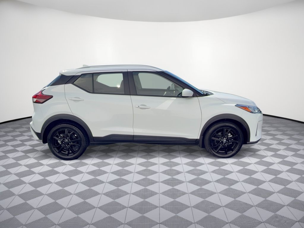 Used 2023 Nissan Kicks SV FWD image 8
