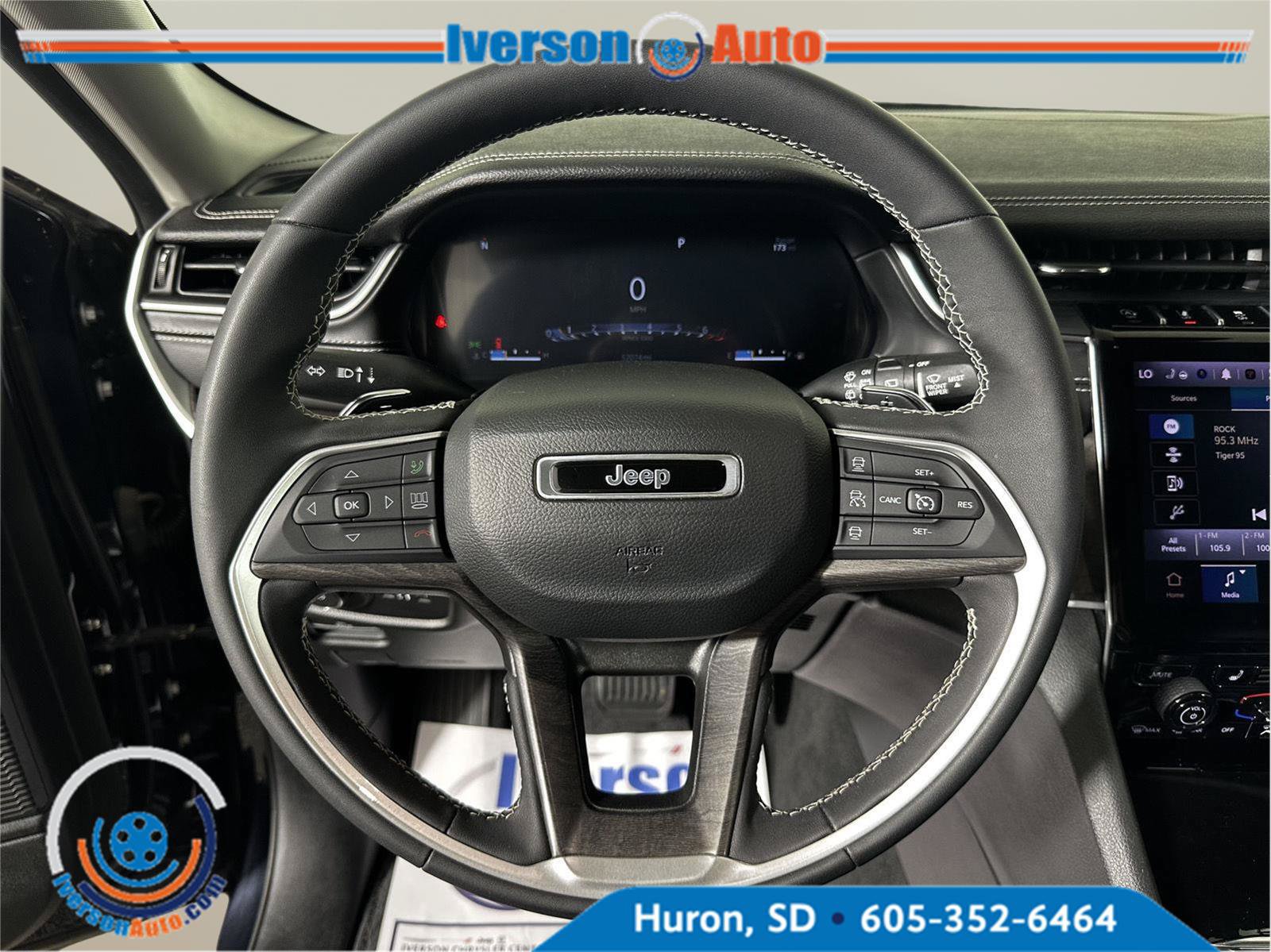 Used 2024 Jeep Grand Cherokee L Limited w/ Luxury Tech Group II AWD/4WD image 16