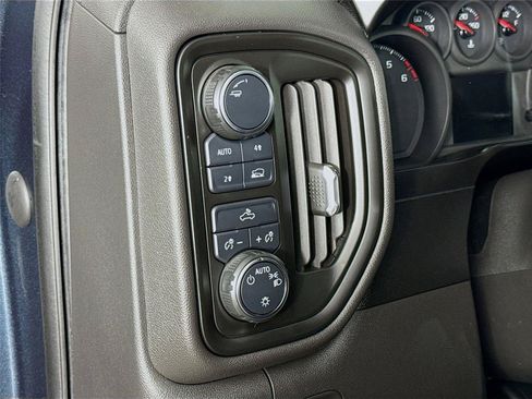 Used 2020 Chevrolet Silverado 1500 Custom w/ Custom Value Package AWD/4WD image 11