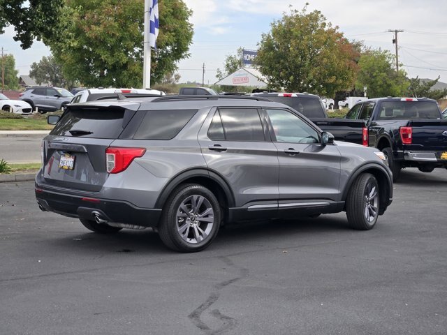 Certified 2024 Ford Explorer XLT w/ Equipment Group 202A RWD image 4