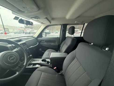 Used 2012 Jeep Liberty Sport image 7