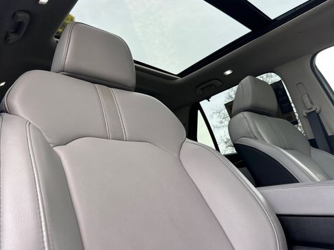 Used 2025 Honda Pilot Touring image 22