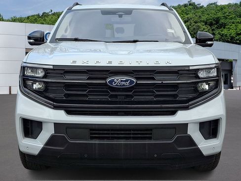 Certified 2025 Ford Expedition Active AWD/4WD image 2