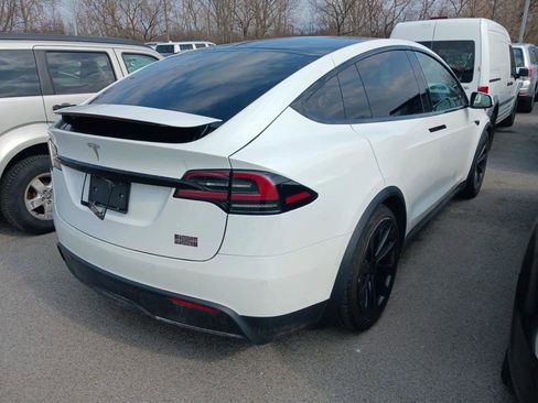 Used 2023 Tesla Model X Plaid image 3