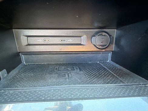 Used 2023 Volkswagen Tiguan SE R-Line image 30