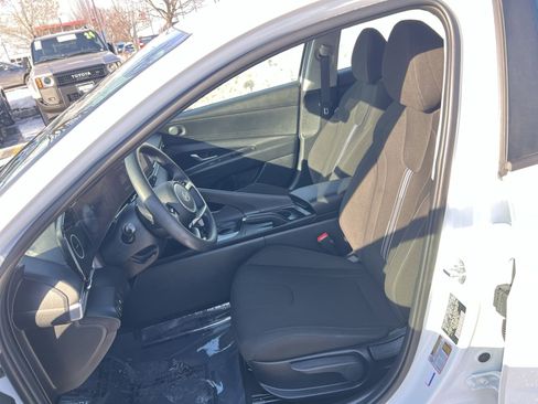 Used 2024 Hyundai Elantra SEL image 13