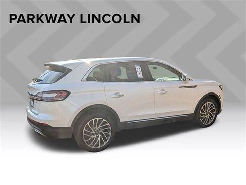 Used 2019 Lincoln Nautilus Reserve image 4