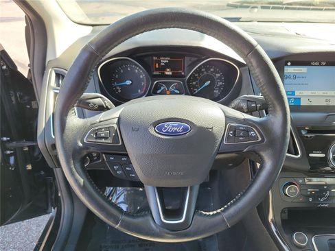 Used 2017 Ford Focus Titanium FWD image 22