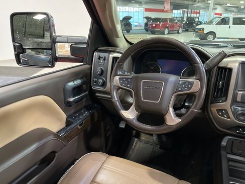 Used 2018 GMC Sierra 2500 Denali w/ Duramax Plus Package image 16