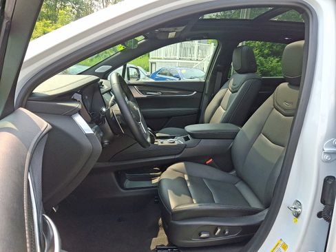 Used 2025 Cadillac XT5 Sportv w/ Technology Package AWD/4WD image 14
