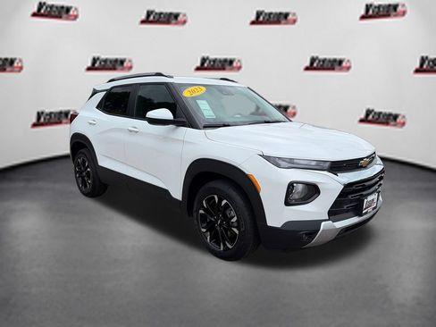 Used 2023 Chevrolet TrailBlazer LT w/ Convenience Package FWD image 3