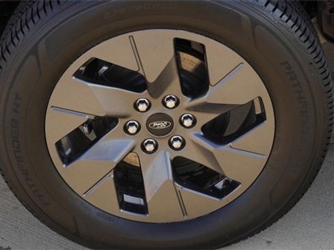 Used 2023 Ford F150 Lightning Lariat image 11