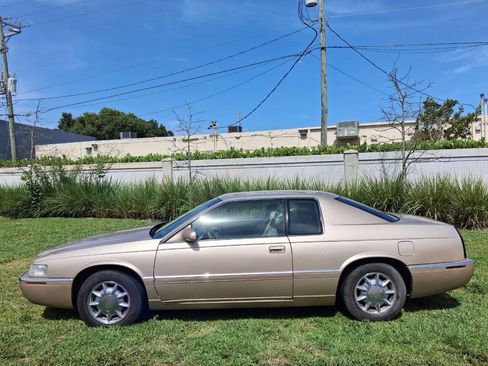 Used 1997 Cadillac Eldorado w/ Leather/Lumbar Pkg FWD image 9