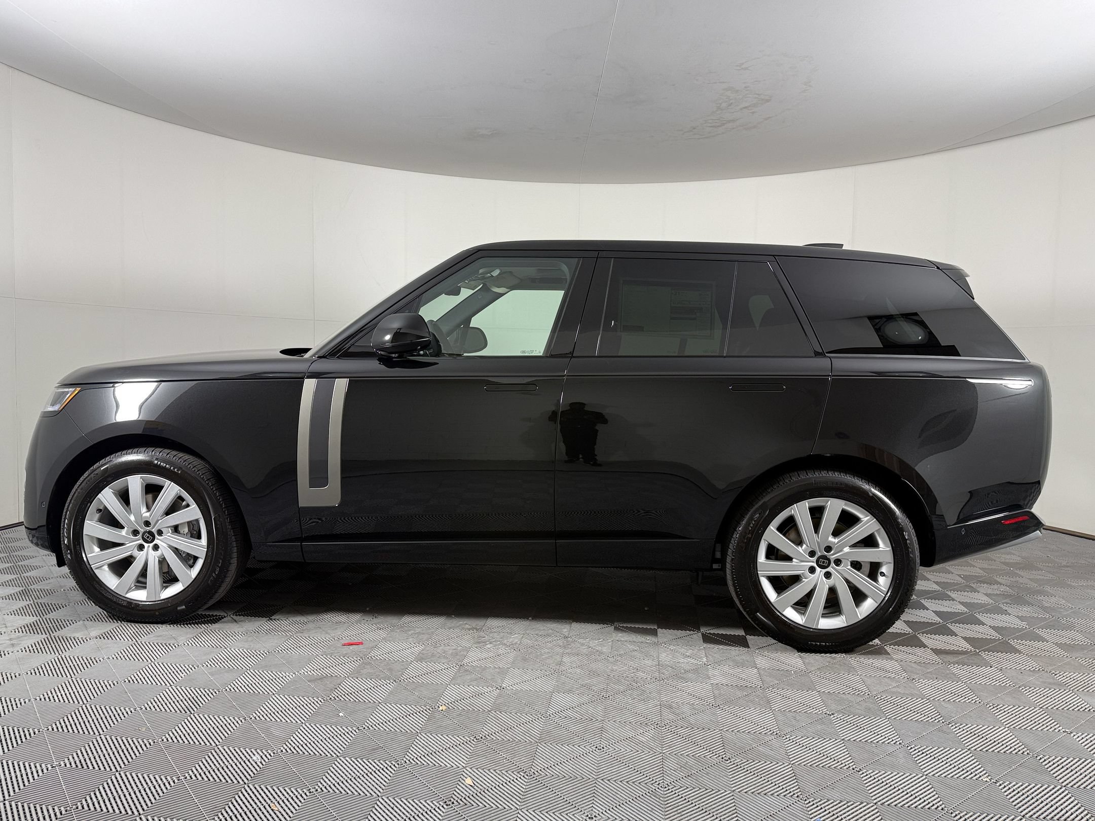 New 2027 Land Rover Range Rover SE AWD/4WD image 2