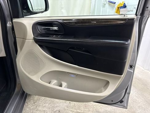 Used 2014 Dodge Grand Caravan SXT w/ Rear Park Assist Package FWD image 31