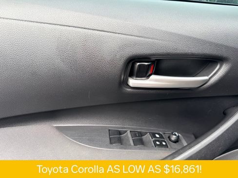 Used 2020 Toyota Corolla LE FWD image 25