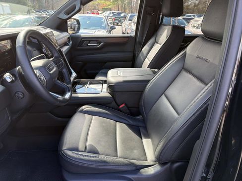 Used 2025 GMC Yukon Denali image 10