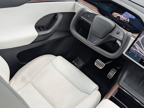 Used 2023 Tesla Model X AWD/4WD image 9