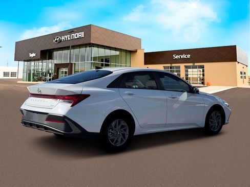 New 2026 Hyundai Elantra Hybrid FWD image 8