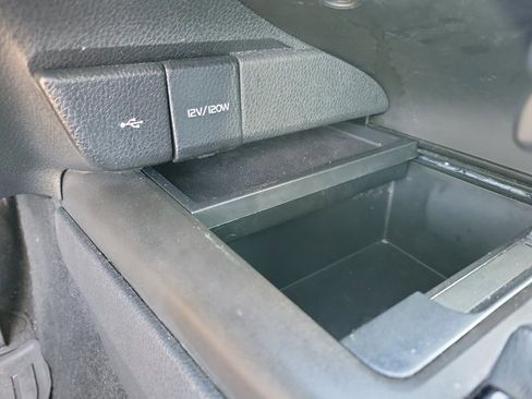 Used 2024 Toyota Camry SE image 12