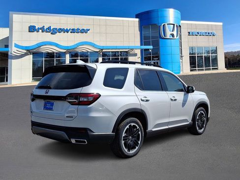 New 2026 Honda Pilot Touring image 4