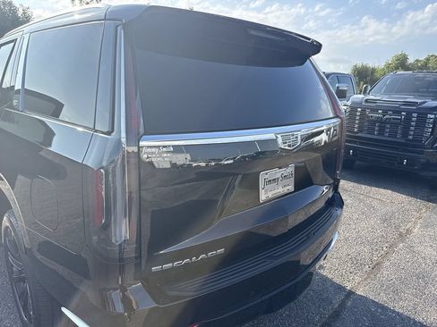Certified 2024 Cadillac Escalade Premium Luxury AWD/4WD image 33
