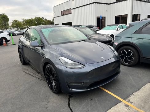 Used 2021 Tesla Model Y Performance image 2