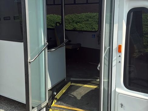 Used 2013 Chevrolet Express 4500 w/ Shuttle Bus Package RWD image 11