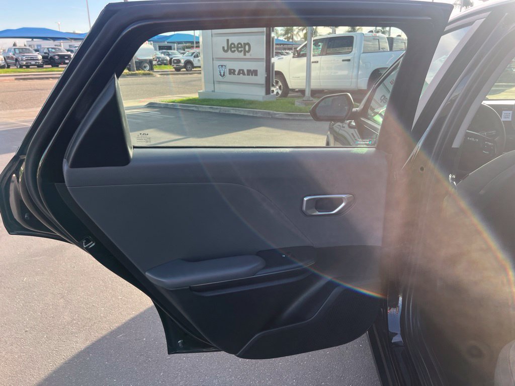 Used 2025 Kia K4 FWD image 22