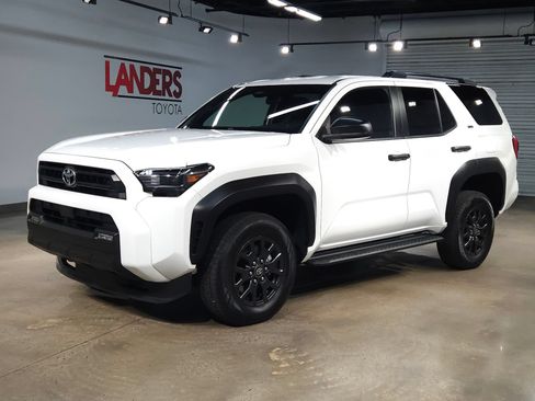 Certified 2025 Toyota 4Runner SR5 AWD/4WD image 3