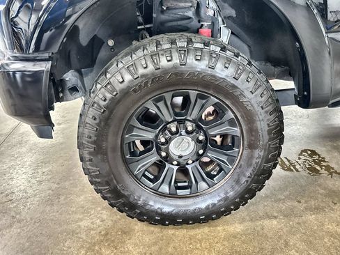 Used 2022 Ford F350 Lariat w/ Tremor Off-Road Package AWD/4WD image 31