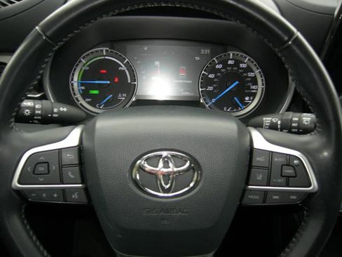 Used 2022 Toyota Highlander XLE image 12