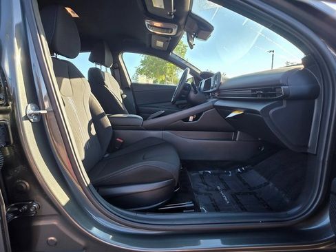 Certified 2025 Hyundai Elantra Sport image 8