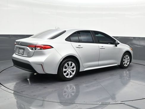 Used 2025 Toyota Corolla LE w/ Convenience Package image 5