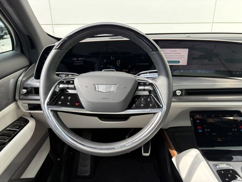 Used 2026 Cadillac Vistiq Sport image 19