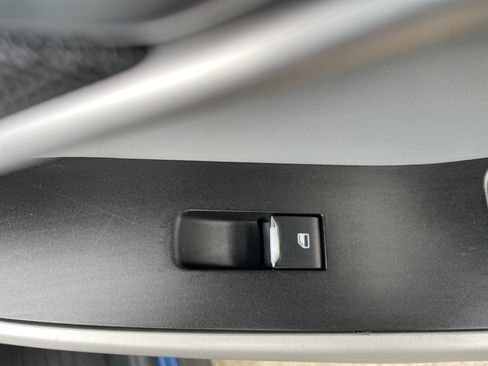 Used 2021 Ford Explorer XLT w/ Equipment Group 202A image 12