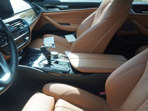 Used 2023 BMW 540i w/ Premium Package image 9