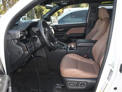 Used 2025 Toyota 4Runner Limited AWD/4WD image 3