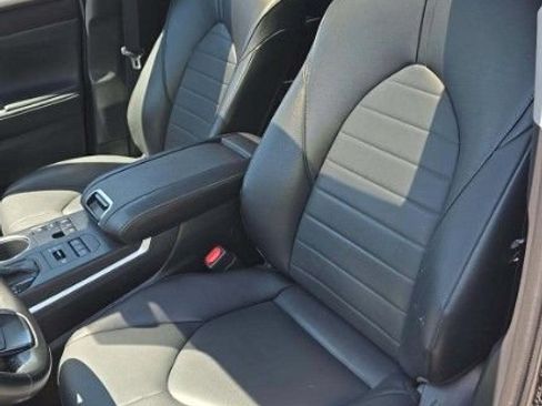 Used 2023 Toyota Highlander XLE AWD/4WD image 5