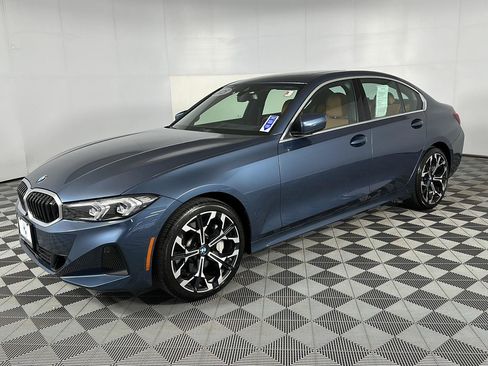 Used 2025 BMW 330i xDrive Sedan w/ Premium Package AWD/4WD image 5
