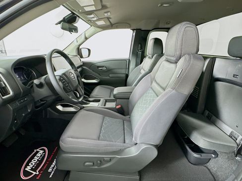 Used 2025 Nissan Frontier SV image 19