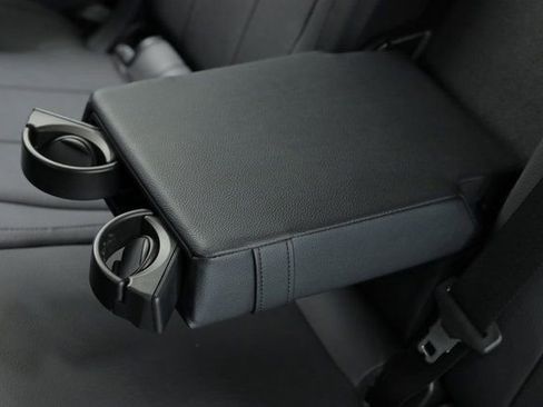 Used 2024 Mercedes-Benz GLB 250 4MATIC image 30