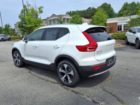 New 2025 Volvo XC40 B5 Core w/ Climate Package image 7