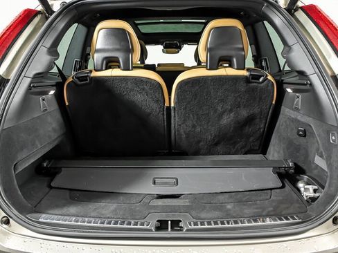 Used 2016 Volvo XC90 T6 Momentum AWD/4WD image 11