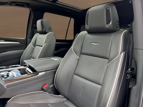 Certified 2025 Cadillac Escalade Premium Luxury AWD/4WD image 11